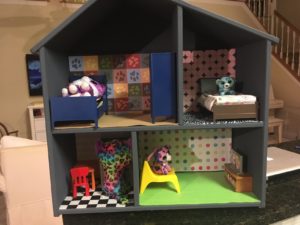 Magnetic doll house with wallpaper